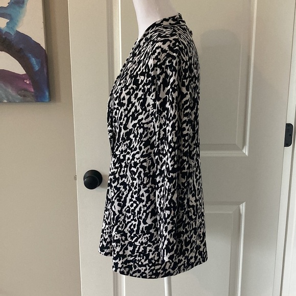 Chico’s 3 XL blouse black and white v-neck 3/4 sleeves - Picture 7 of 12